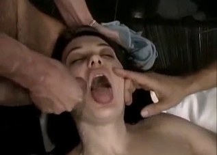 Hairy cunt hoe spit-roasted by family